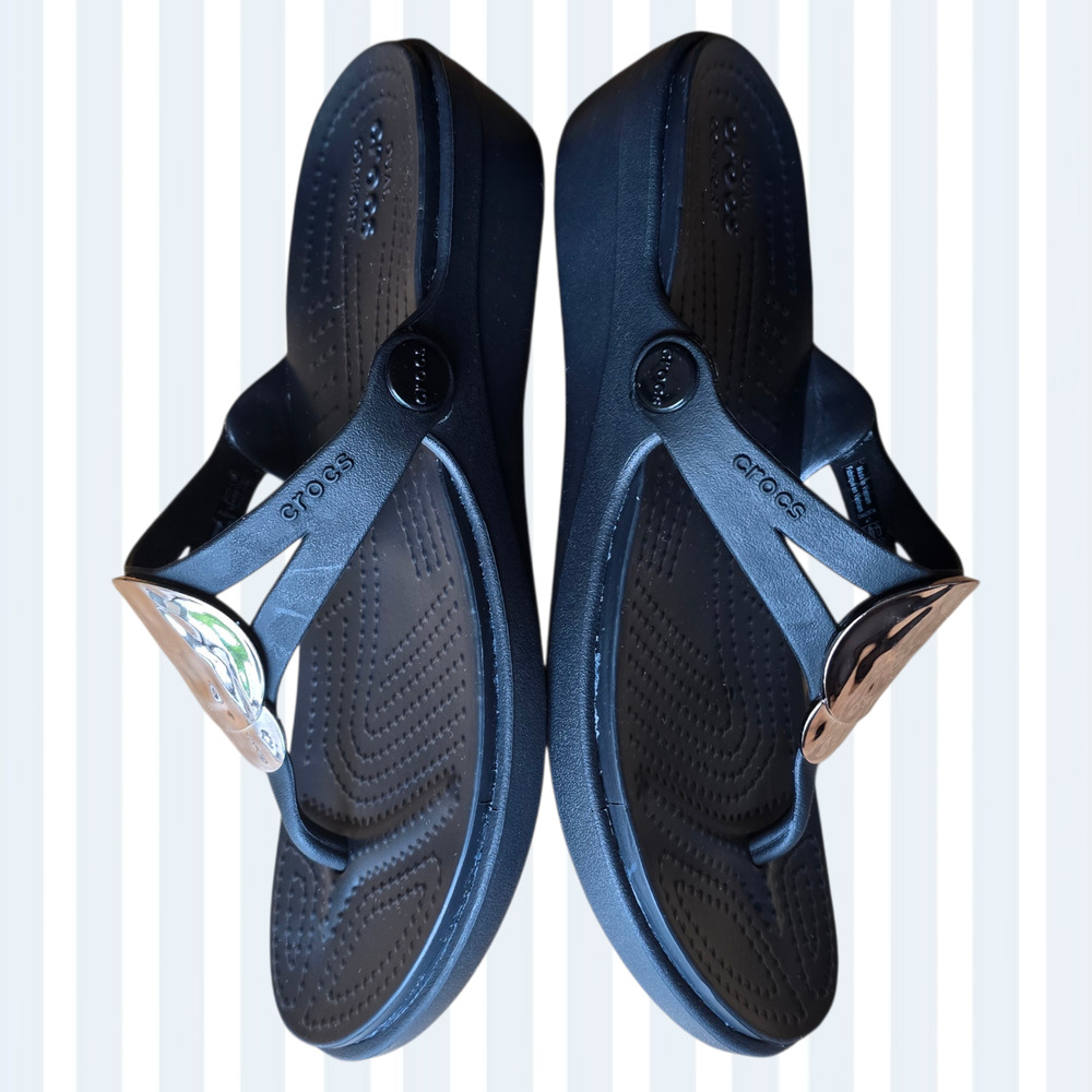 NWOT, Crocs Women's Sanrah Liquid Metallic Sandals Thongs Black, Size 7 - Picture 3 of 6